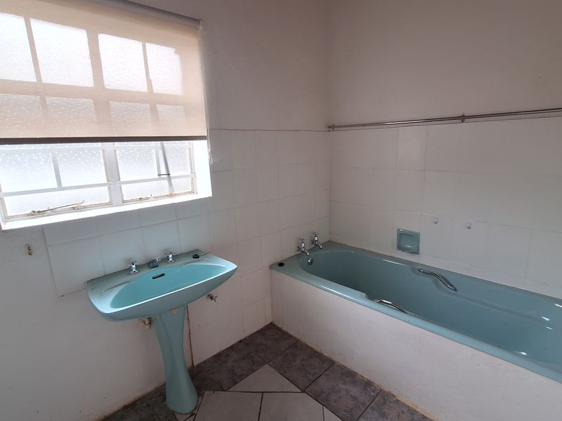 Charming 3-Bedroom Home with Business Zoning & Vaal Dam Views - Photo 8