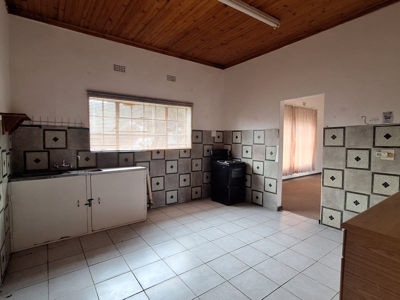 Charming 3-Bedroom Home with Business Zoning & Vaal Dam Views - Photo 5