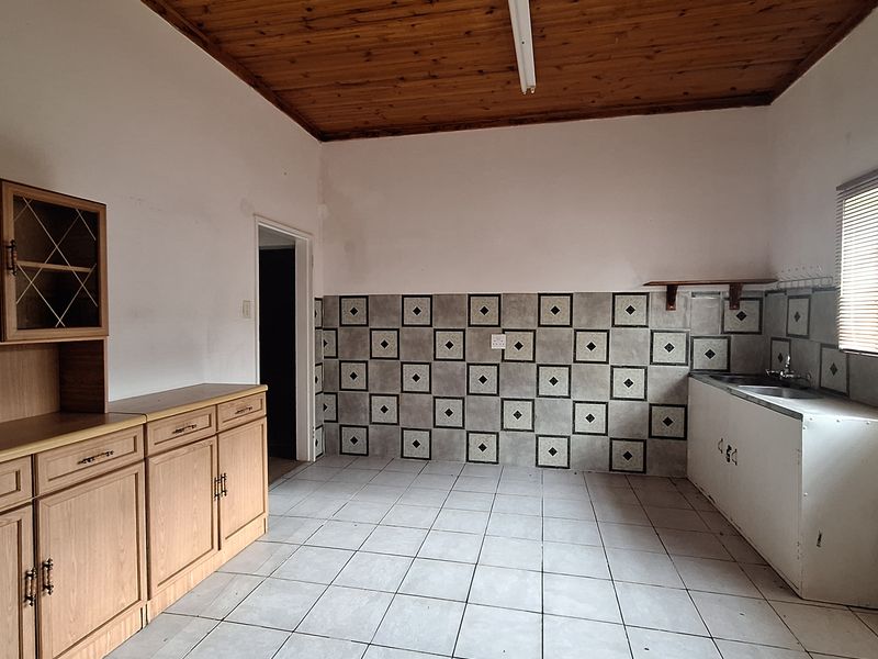 Charming 3-Bedroom Home with Business Zoning & Vaal Dam Views - Photo 4