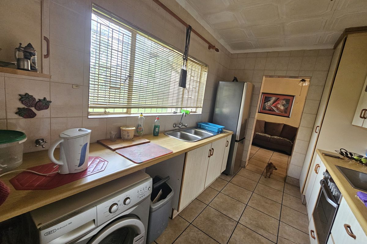 Well-Located Family Home with Spacious Living Areas - Photo 4