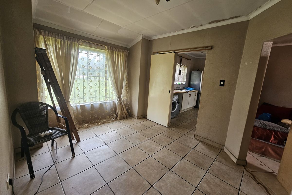 Well-Located Family Home with Spacious Living Areas - Photo 5