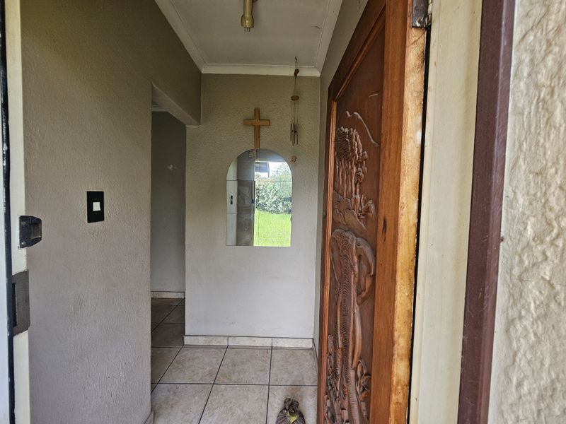 Well-Located Family Home with Spacious Living Areas - Photo 7