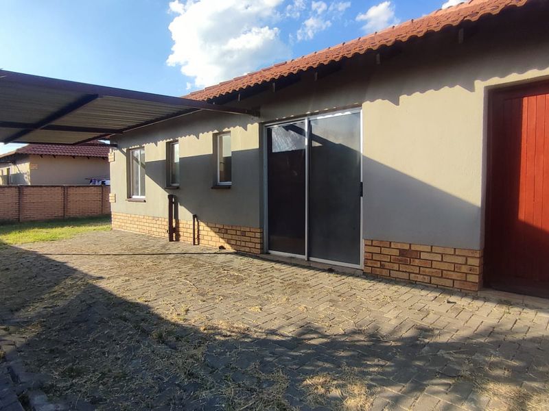 Three-Bedroom Home for Sale in Waterkloof Hills Estate - Photo 2