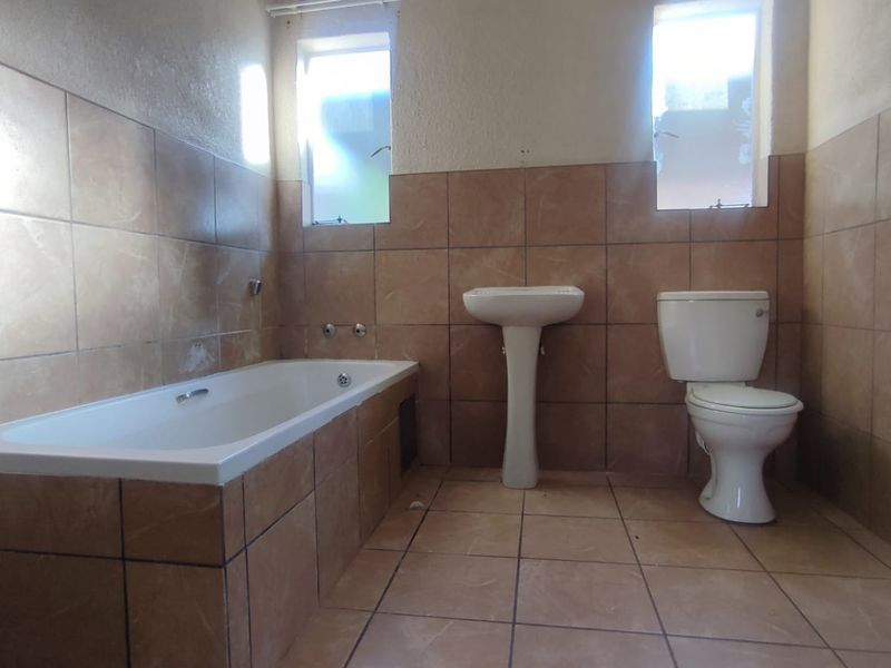 Three-Bedroom Home for Sale in Waterkloof Hills Estate - Photo 10