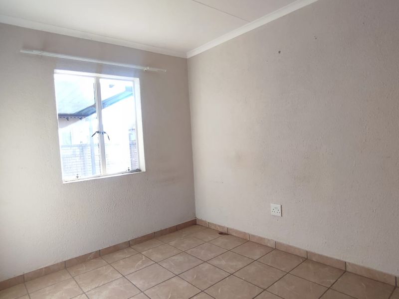 Three-Bedroom Home for Sale in Waterkloof Hills Estate - Photo 8