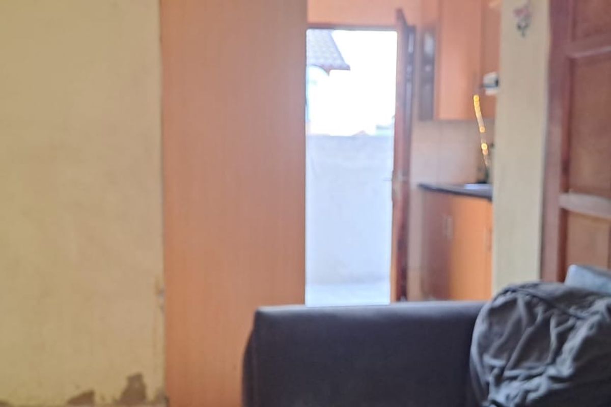 Cozy house awaits you to make it your home - Photo 5