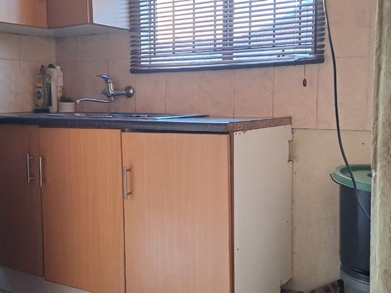 Cozy house awaits you to make it your home - Photo 10