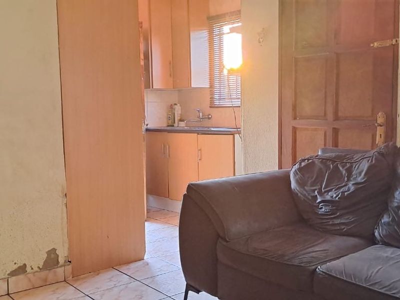 Cozy house awaits you to make it your home - Photo 8