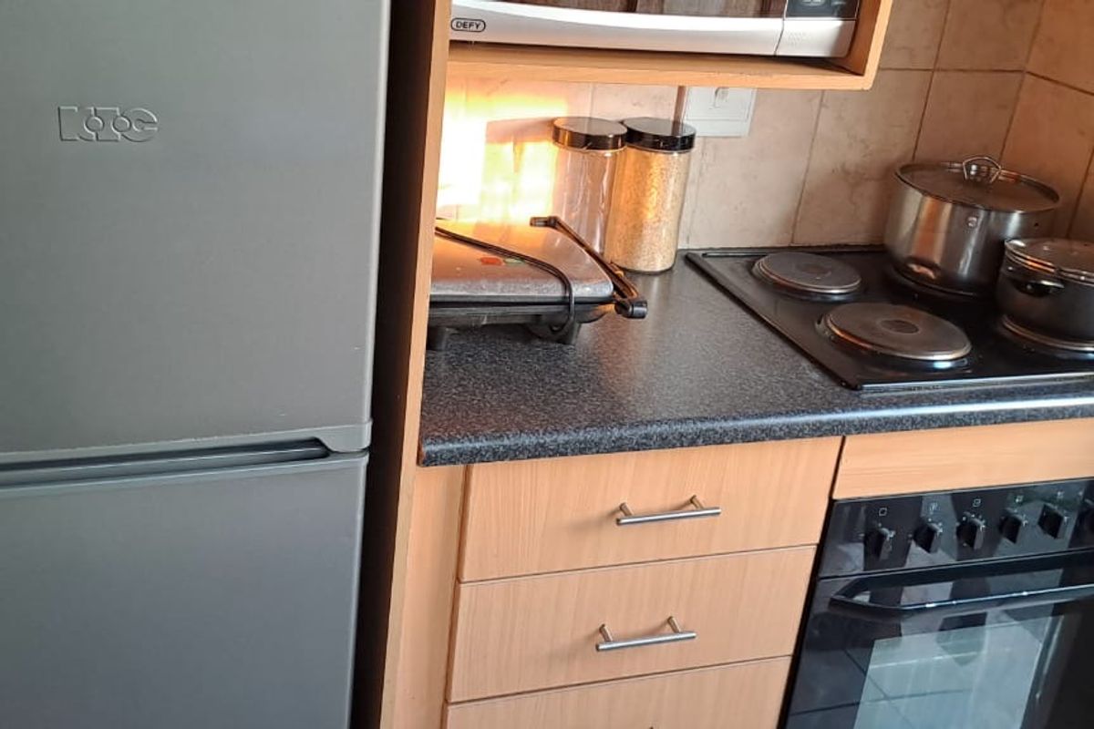 Cozy house awaits you to make it your home - Photo 3