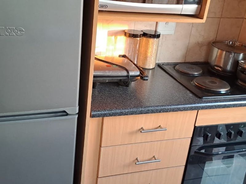 Cozy house awaits you to make it your home - Photo 3