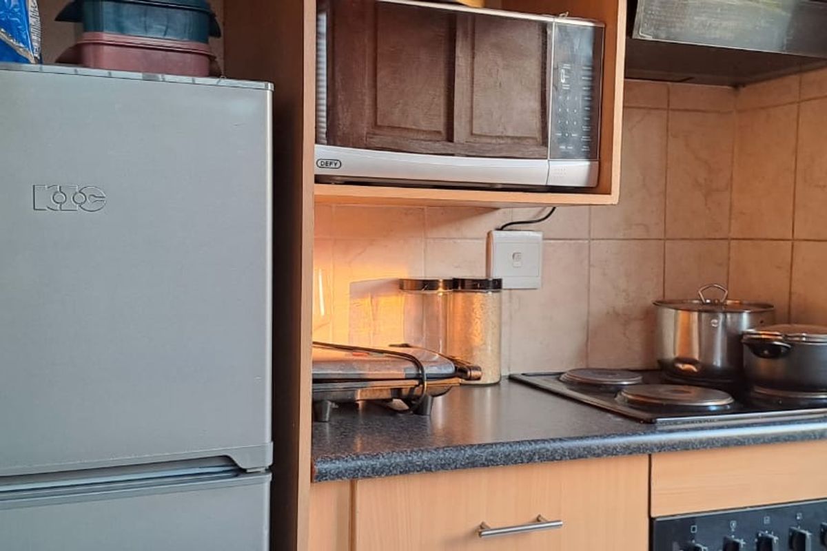 Cozy house awaits you to make it your home - Photo 4