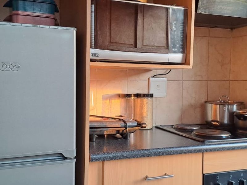 Cozy house awaits you to make it your home - Photo 4