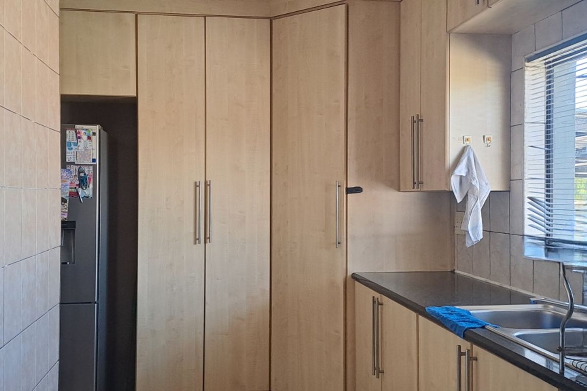 Large family house, big on family?this onevis for you!! - Photo 3