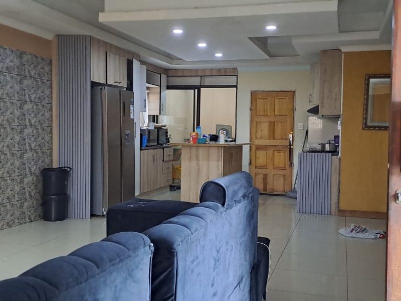 Immaculate urban living property - Photo 7