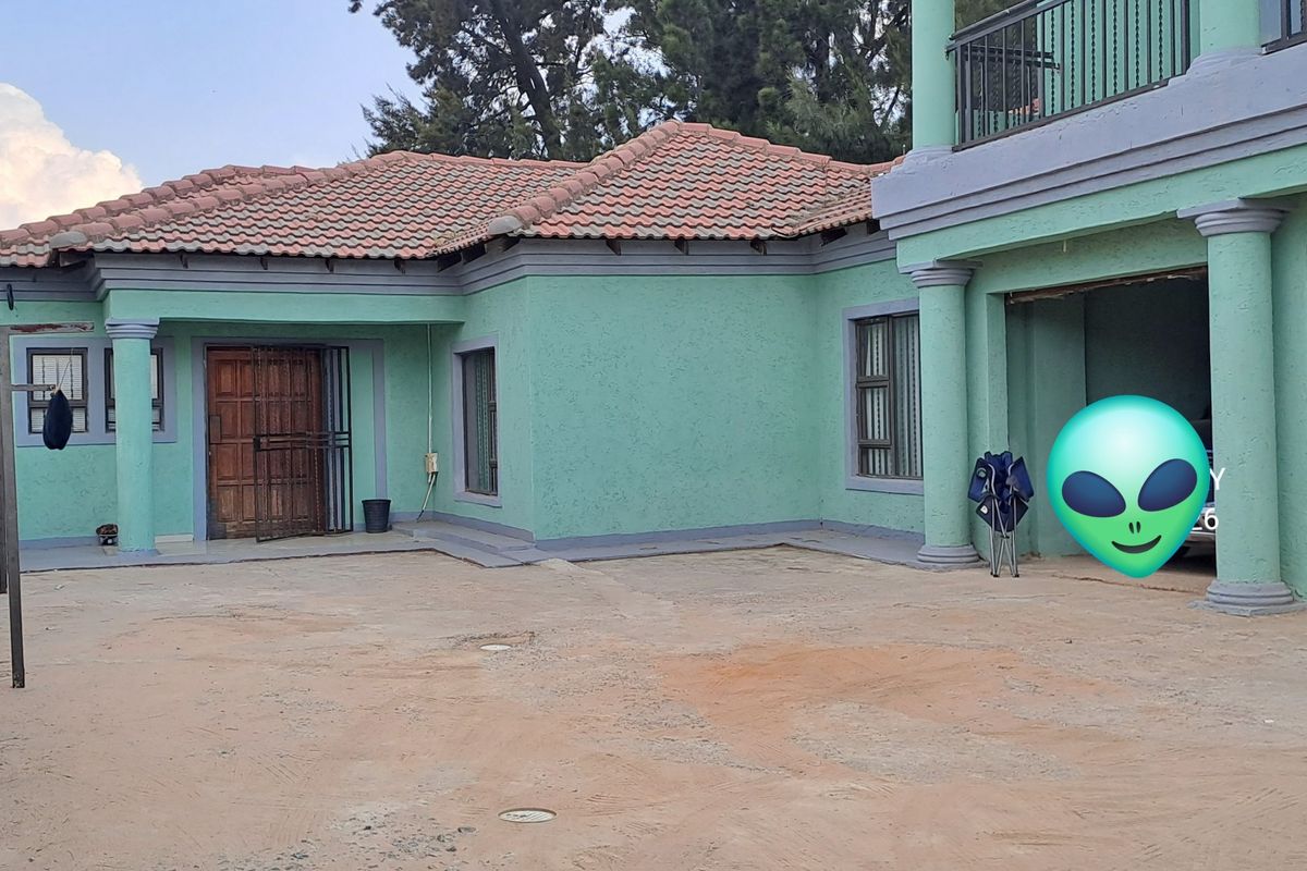 Immaculate urban living property - Photo 2