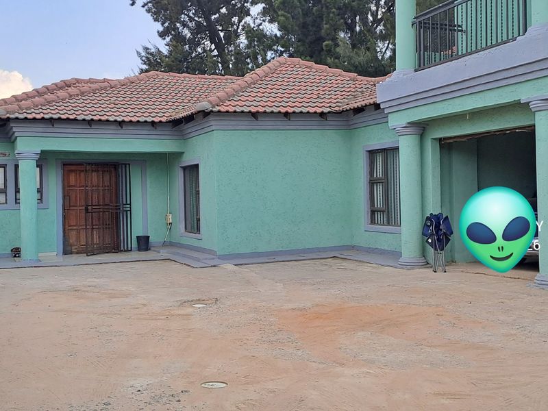 Immaculate urban living property - Photo 2