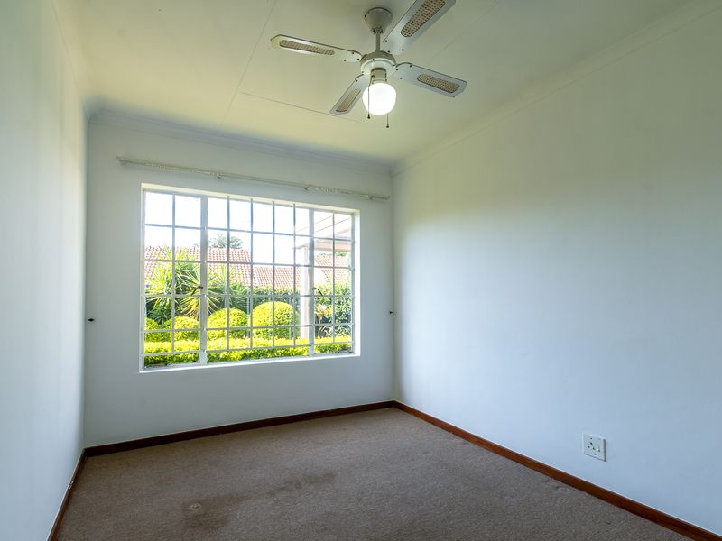 Great Starter Home. Charming Two-Bed Townhouse for Sale in “Die Wilgers”. - Photo 10