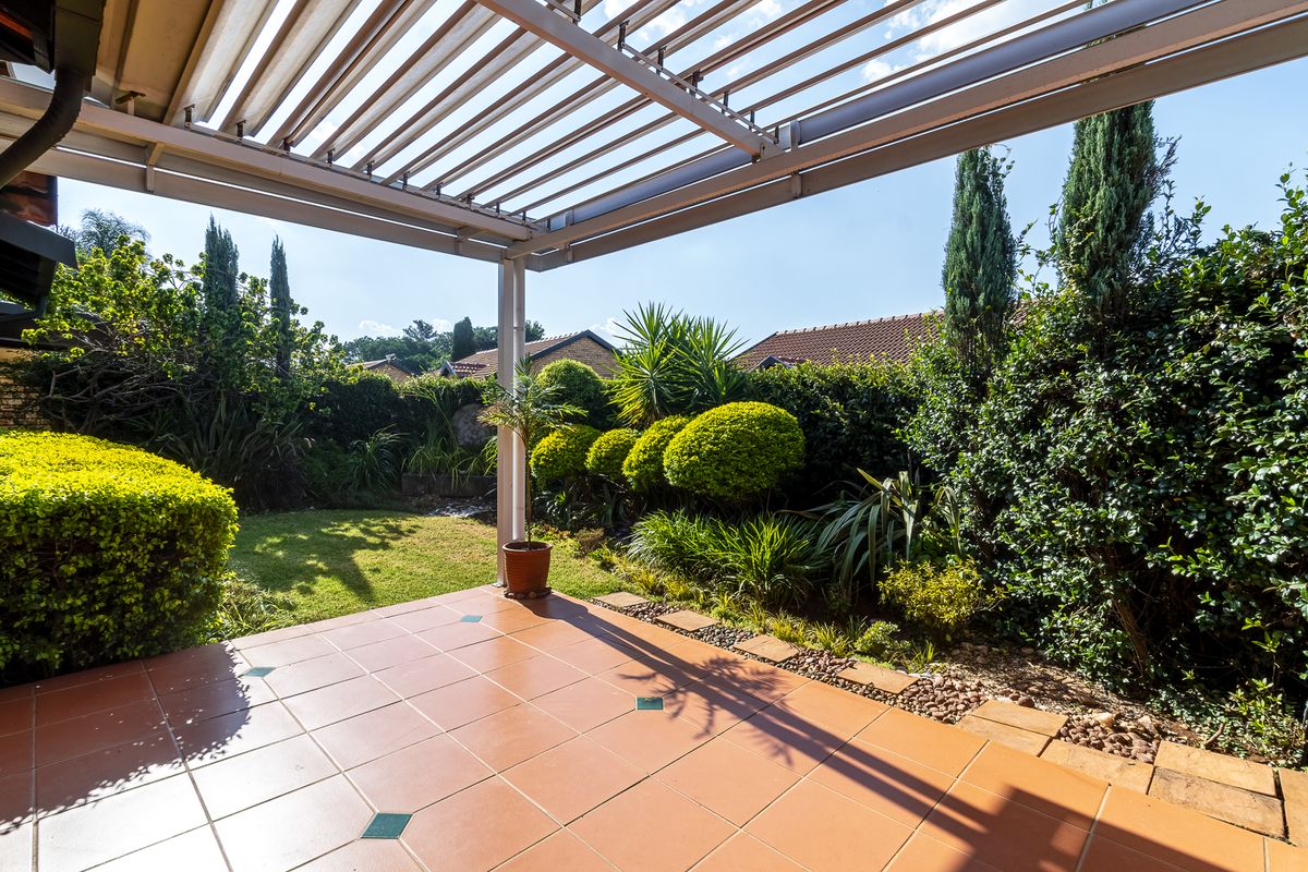 Great Starter Home. Charming Two-Bed Townhouse for Sale in “Die Wilgers”. - Photo 3