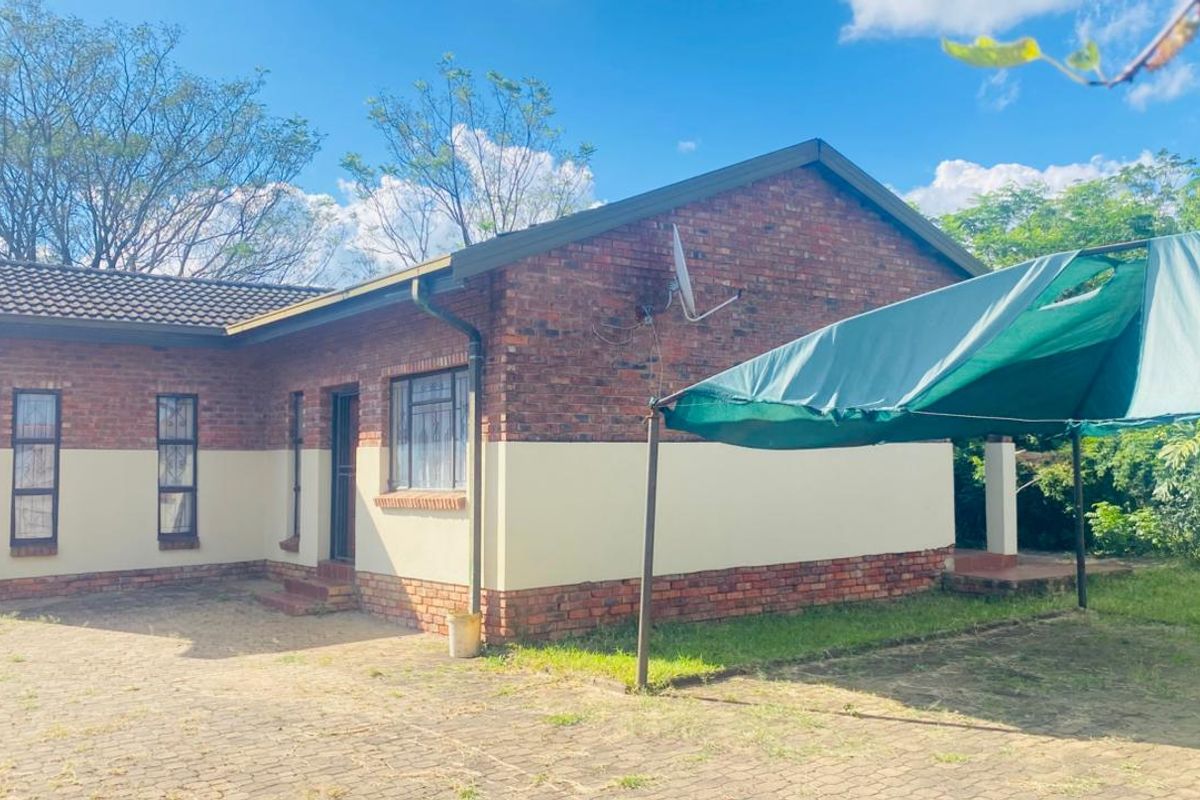 Perfect Family home fore sale 700m2 stand, Louis Trichardt - Photo 3