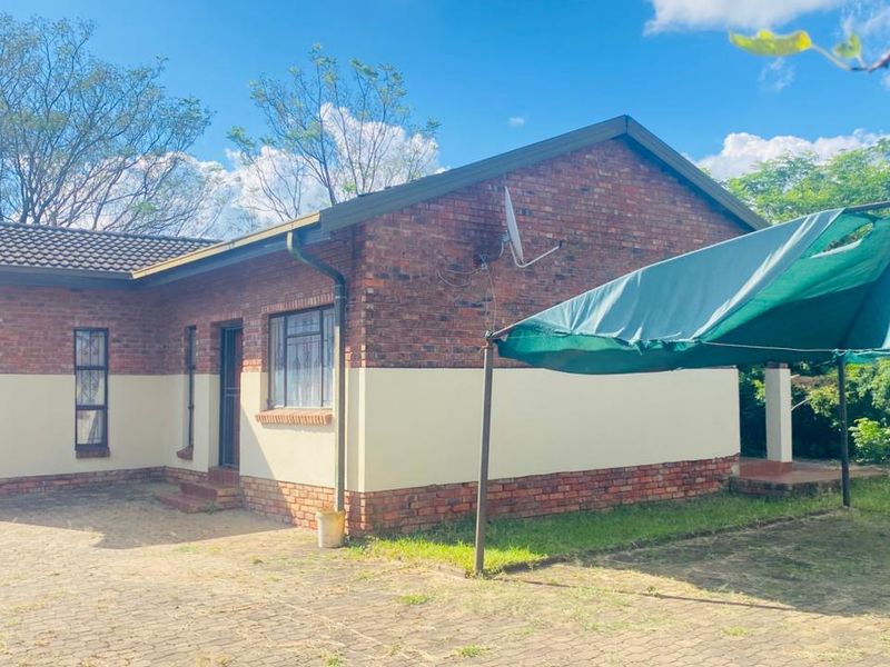 Perfect Family home fore sale 700m2 stand, Louis Trichardt - Photo 3