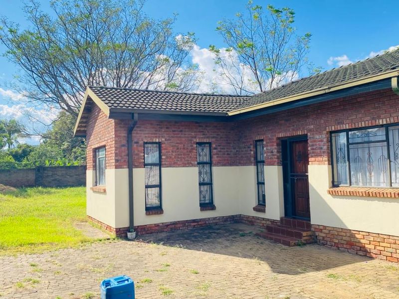 Perfect Family home fore sale 700m2 stand, Louis Trichardt - Photo 2