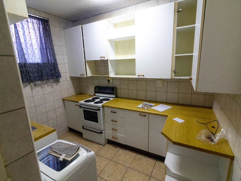 Neat & Well-Located 2-Bedroom Apartment – Perfect Investment or First Home! - Photo 2