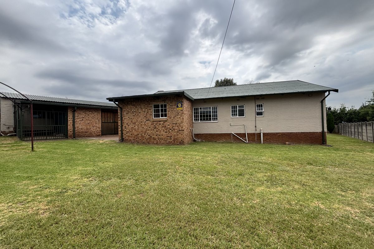 Extremely Neat Family Home - Photo 2