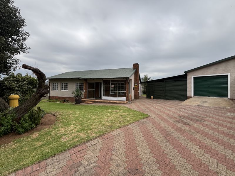 Extremely Neat Family Home - Photo 1
