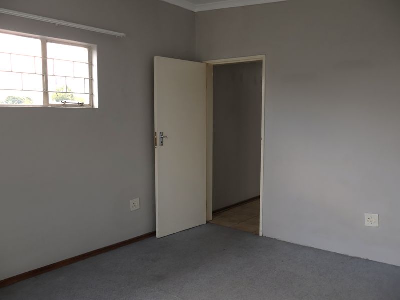 Charming One-Bedroom Garden Cottage - Photo 10