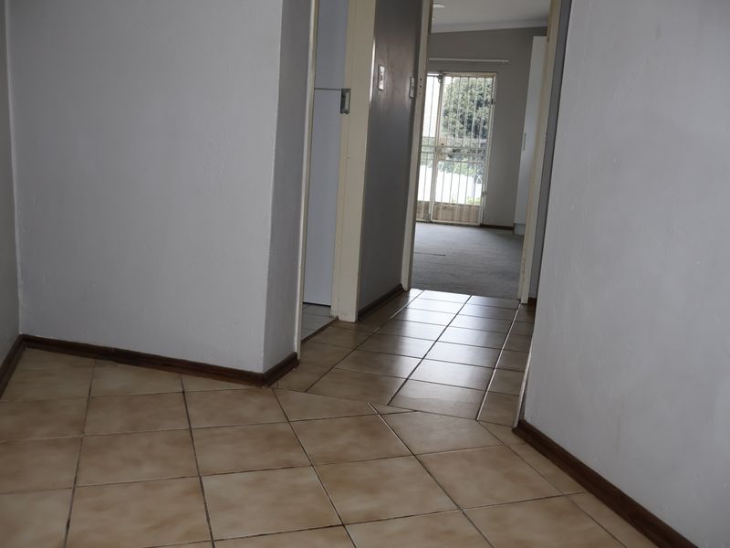 Charming One-Bedroom Garden Cottage - Photo 9