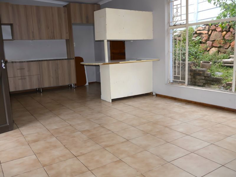 Charming One-Bedroom Garden Cottage - Photo 8