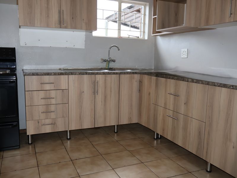 Charming One-Bedroom Garden Cottage - Photo 7