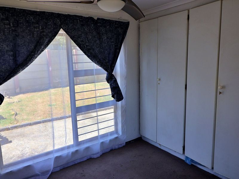 Charming 1-Bedroom Cluster in Secure Complex – Move-In Ready! - Photo 8