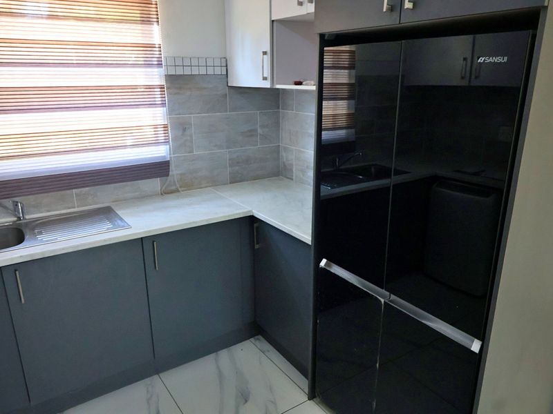 Charming 1-Bedroom Cluster in Secure Complex – Move-In Ready! - Photo 7