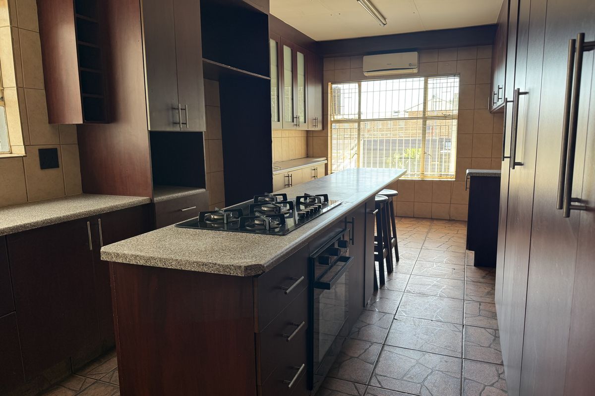 Sole and Exclusive Mandate - Photo 3