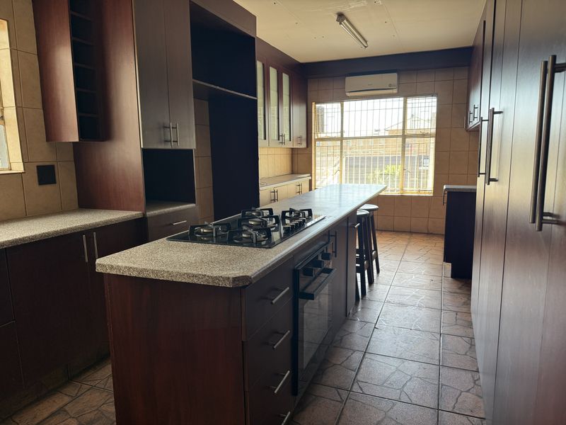 Sole and Exclusive Mandate - Photo 3