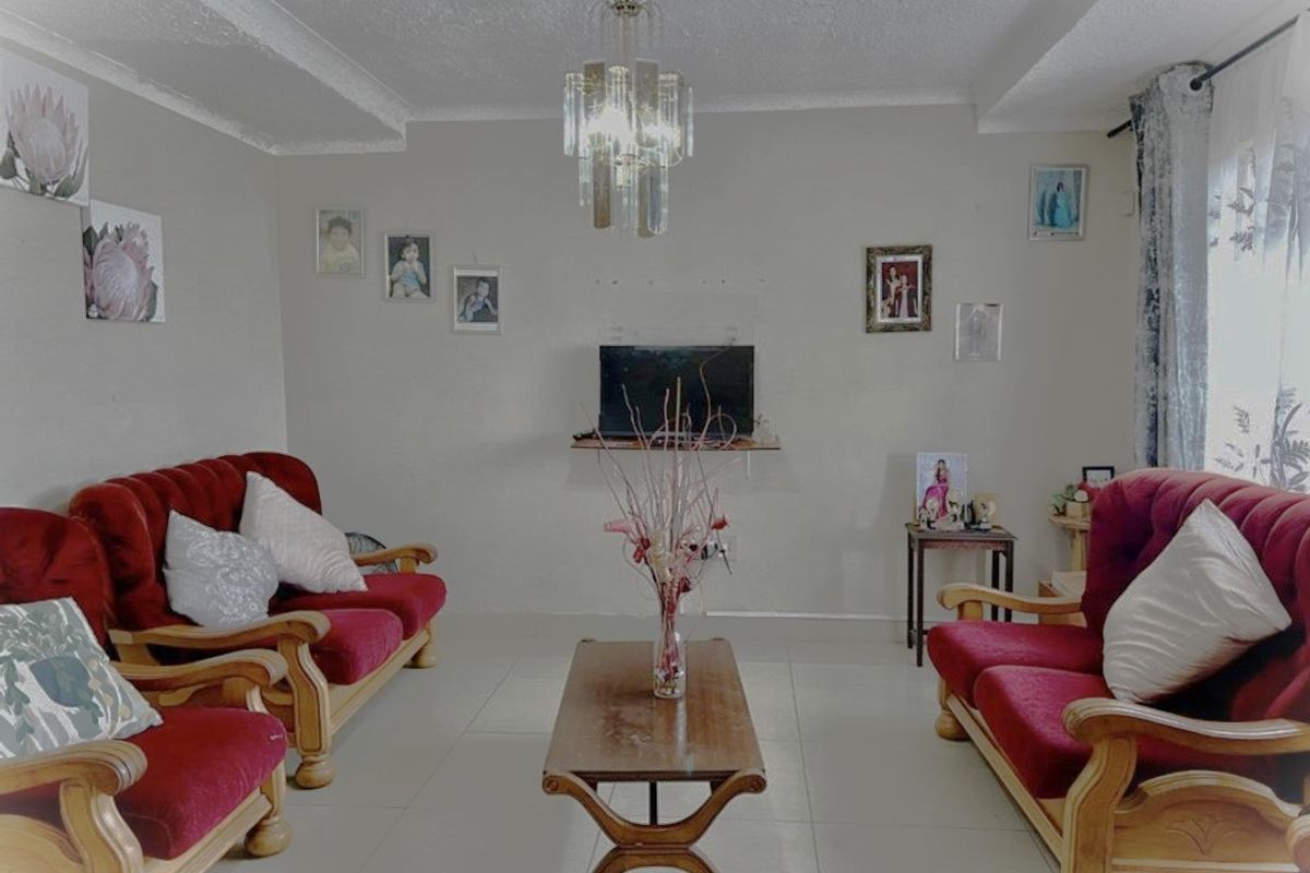 3 Bedroom Family Home - Photo 3