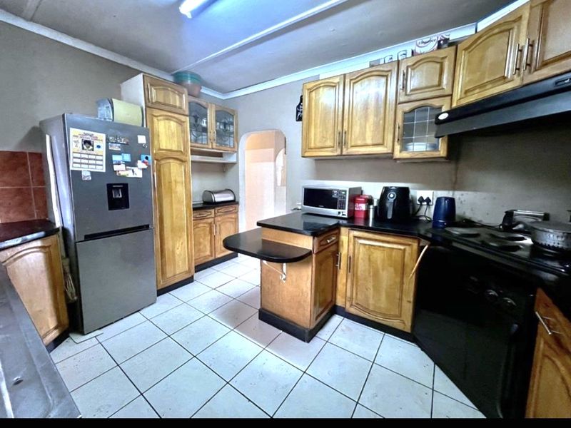 3 Bedroom Family Home - Photo 6