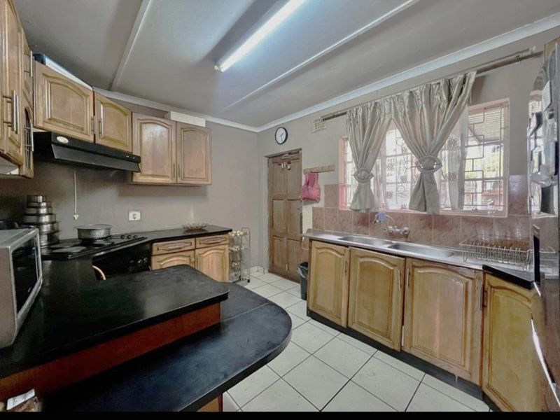 3 Bedroom Family Home - Photo 5