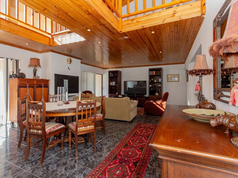 Comfortable Coastal Living with Character in Country Club - Photo 3