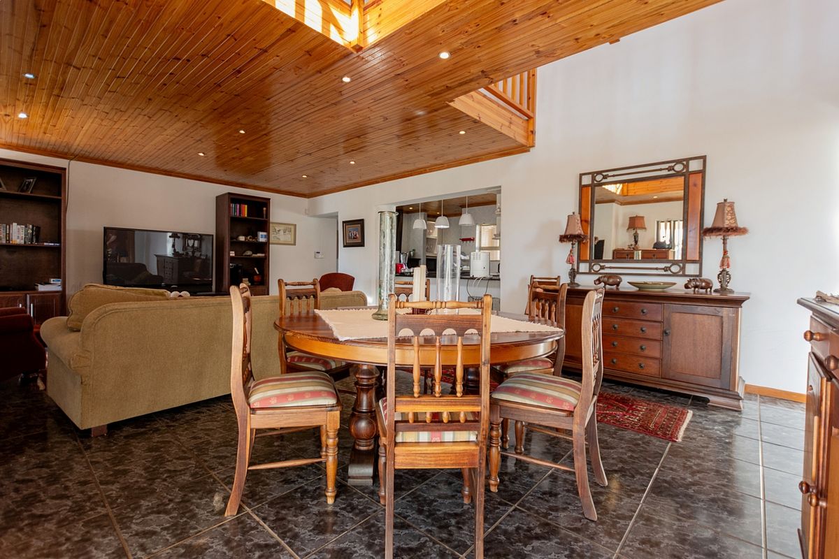 Comfortable Coastal Living with Character in Country Club - Photo 4