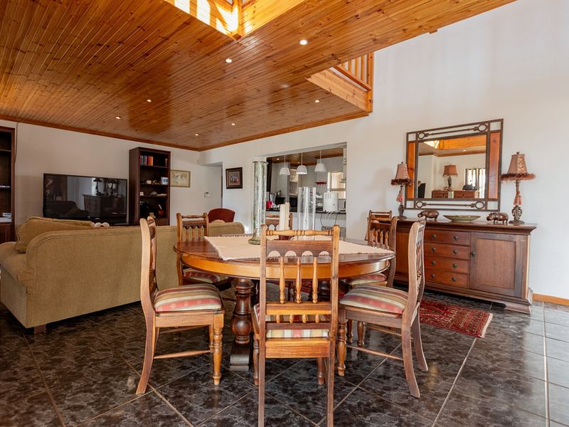 Comfortable Coastal Living with Character in Country Club - Photo 4