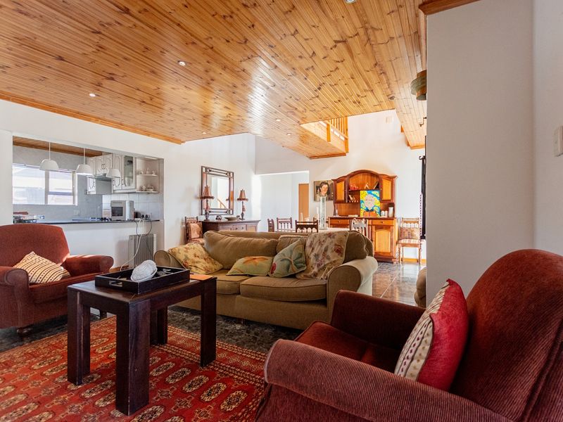 Comfortable Coastal Living with Character in Country Club - Photo 7