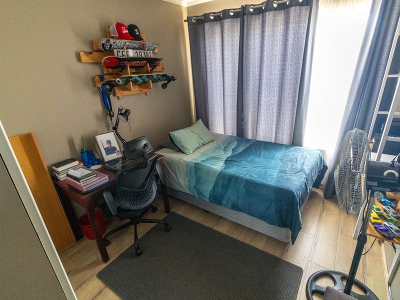 Stunning Modern 3-Bedroom Apartment - Photo 5