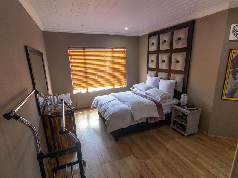 Stunning Modern 3-Bedroom Apartment - Photo 9