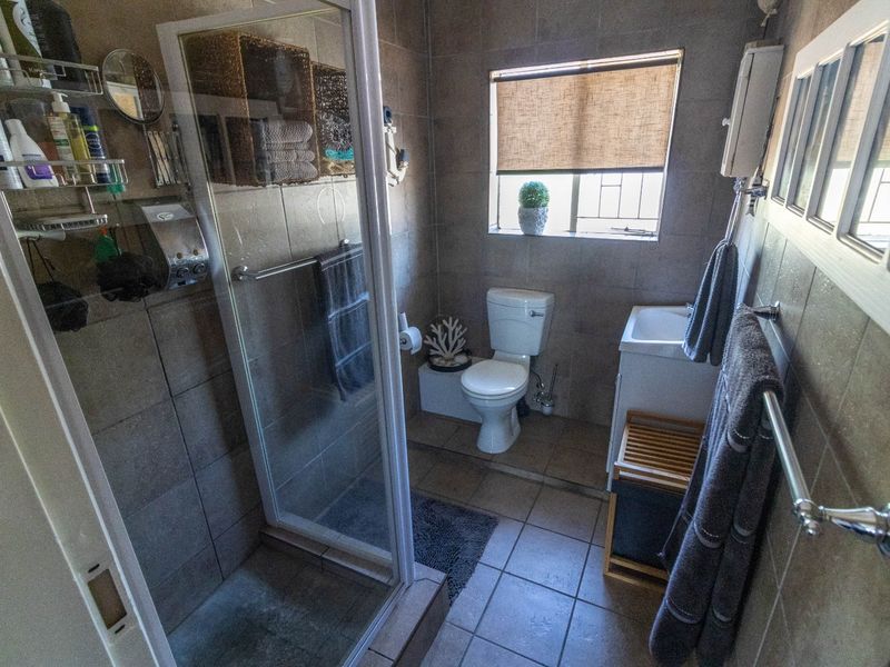 Stunning Modern 3-Bedroom Apartment - Photo 7