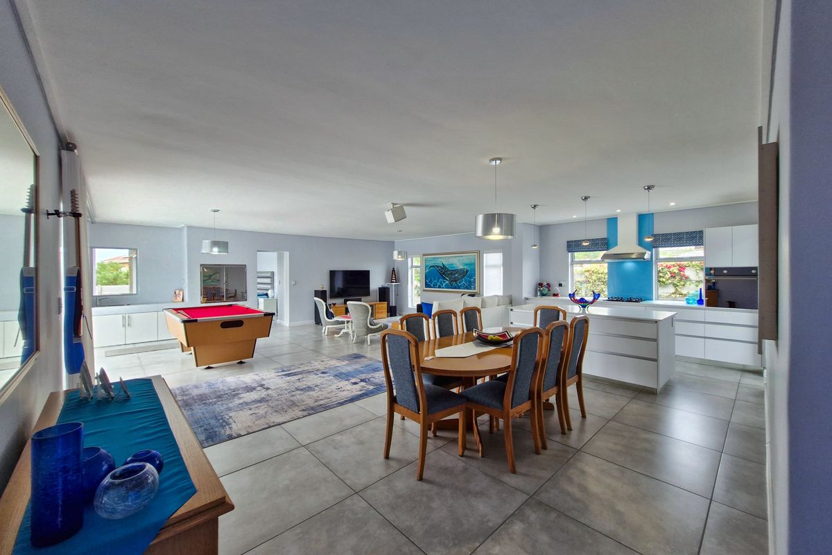 Modern home with Quality Finishes - Photo 3