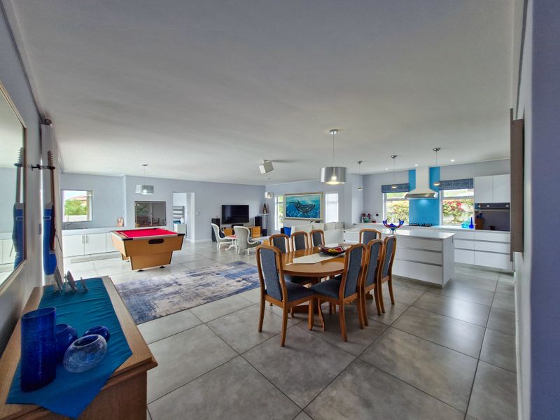 Modern home with Quality Finishes - Photo 3