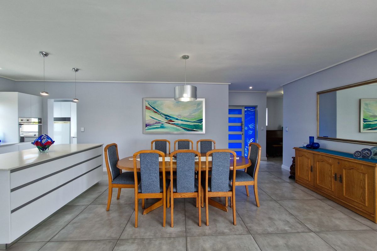 Modern home with Quality Finishes - Photo 4