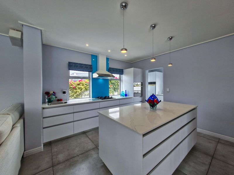 Modern home with Quality Finishes - Photo 6